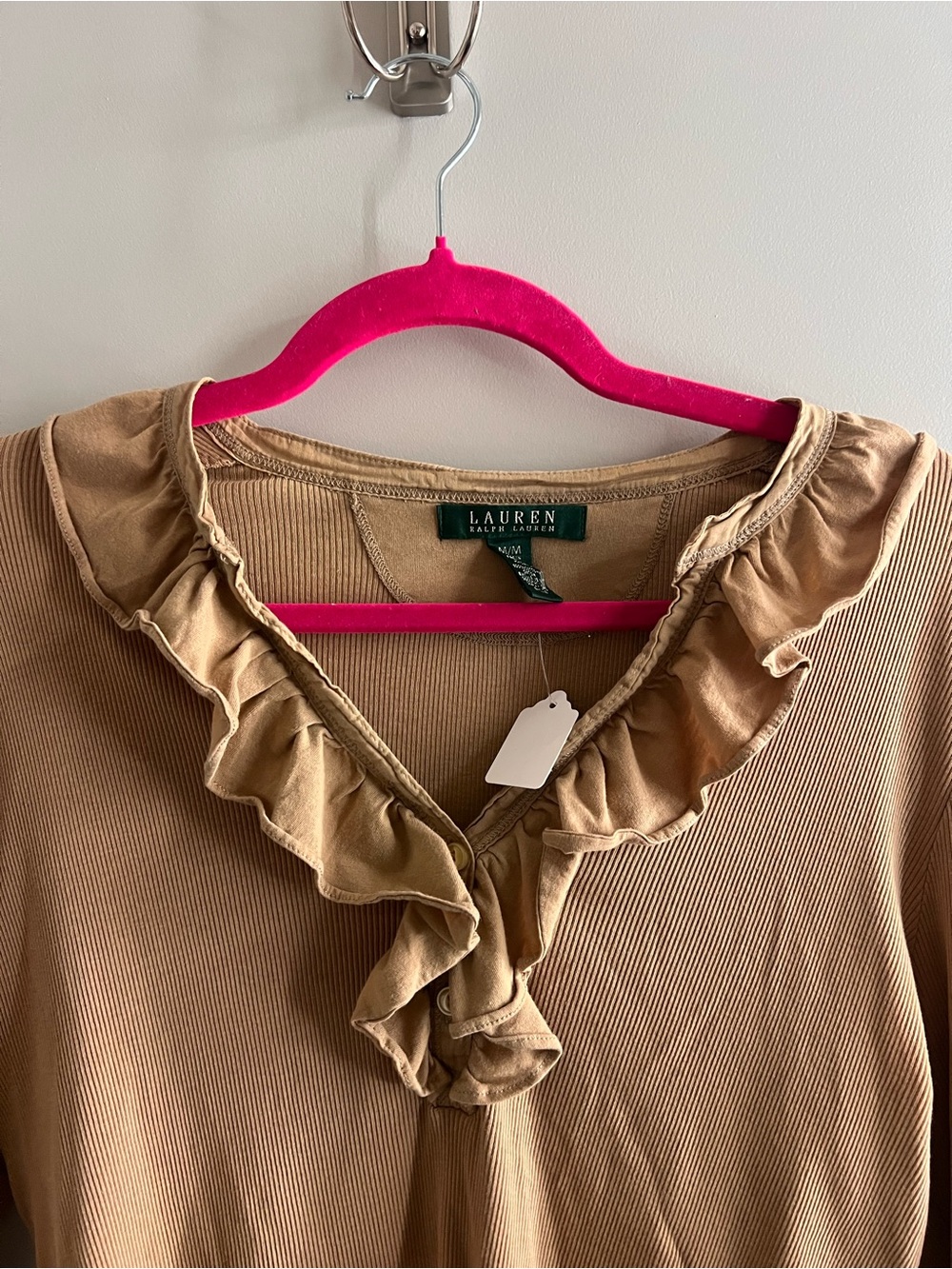 Ralph Lauren Beige Ruffled V-Neck Ribbed Top - Picture 5 of 6